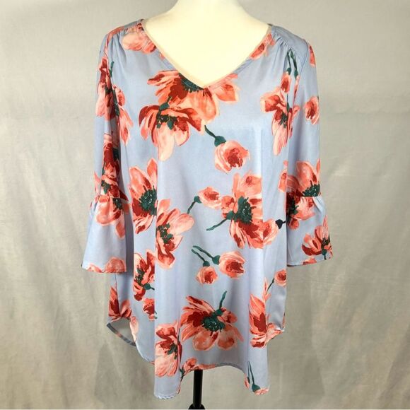 Light blue floral backless oversized top size medium - Picture 1 of 6